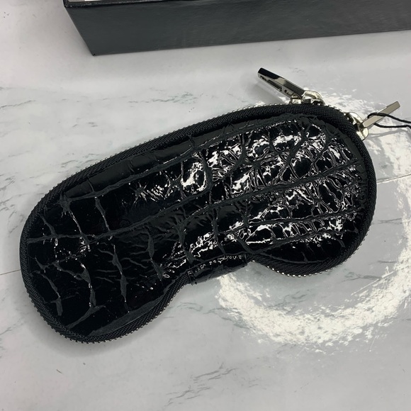 AW EMBOSSED SUNGLASSES CASE - Picture 5 of 8